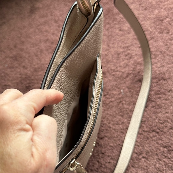 Like New Kate Spade crossbody bag in a pretty nude/beige color - Picture 5 of 9
